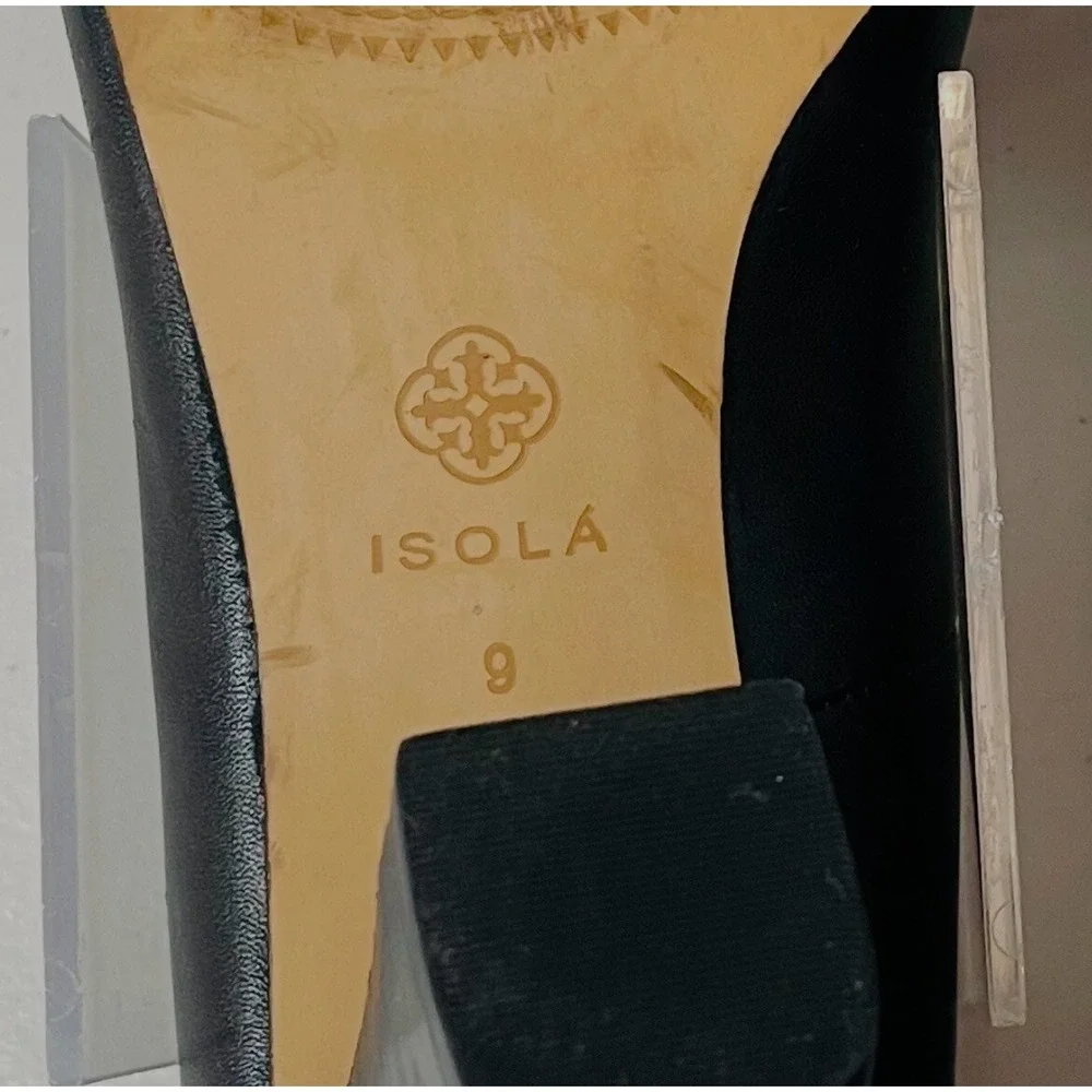 Isola 9M Black Wooden Stacked Block Heel Round Toe Classic Pumps City Minimalist